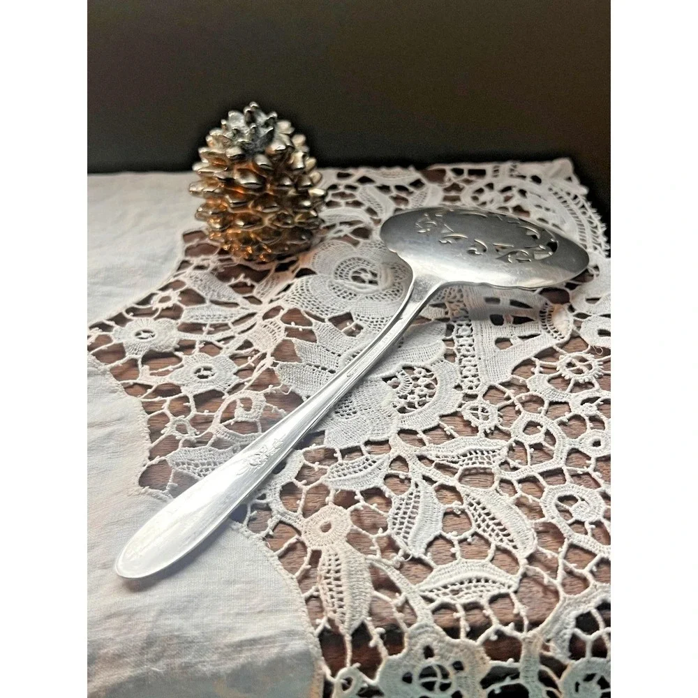 Tomato Server Oneida Community Fantasy 1941 Tudor Silverplate Vintage Utensil